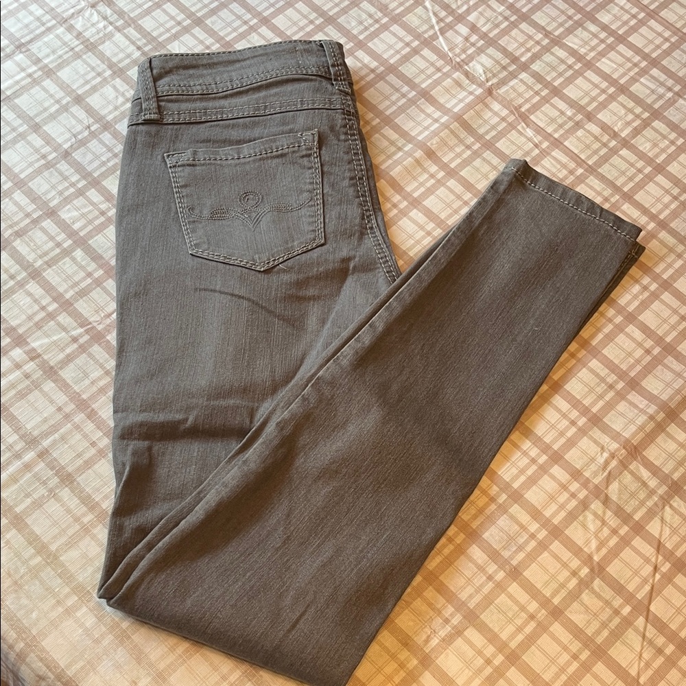 No Boundaries Women's Skinny Jeans in Gray